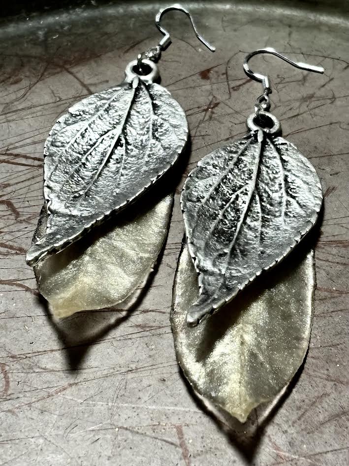 Everheld Veil Leaf Earrings