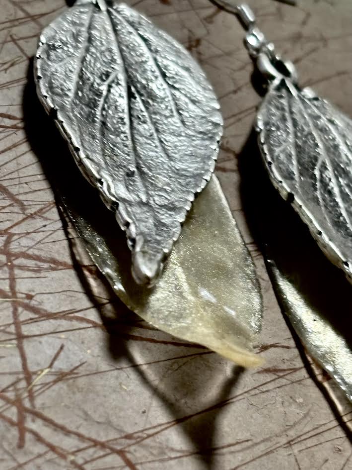 Everheld Veil Leaf Earrings
