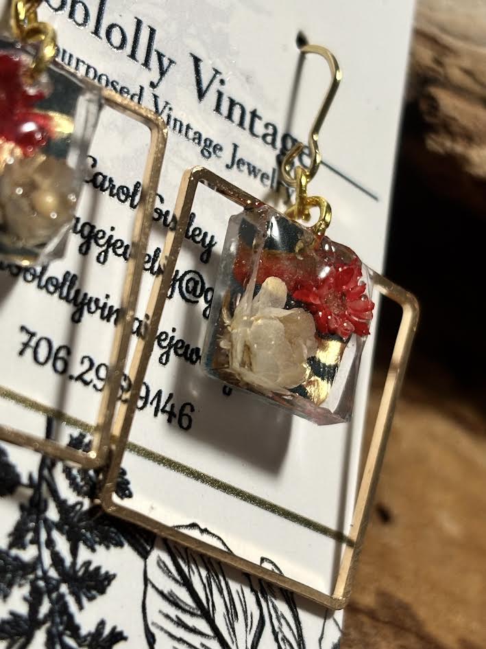 Gilded Daisy Square Earrings
