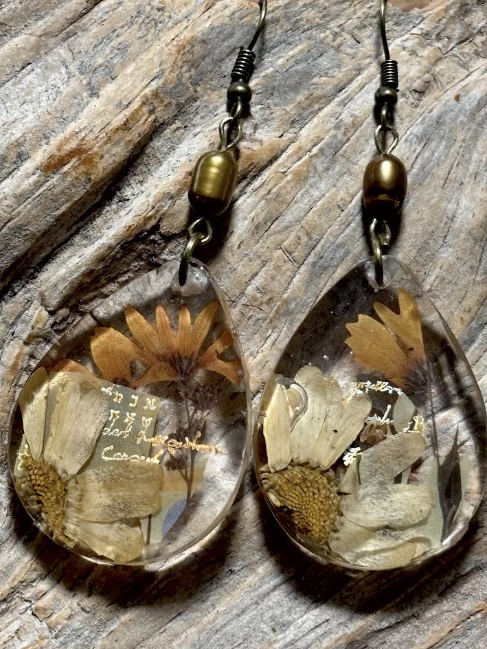 Golden Field Daisy & Pearl Drop Earrings