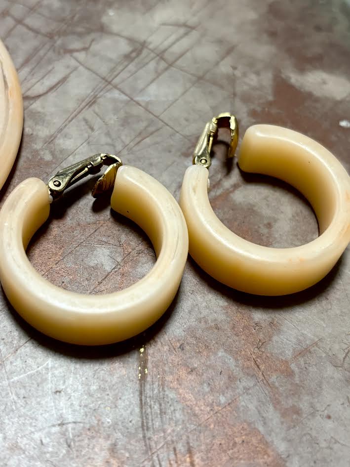 Vintage Peach Marbled Bangles & Clip-On Earring Set