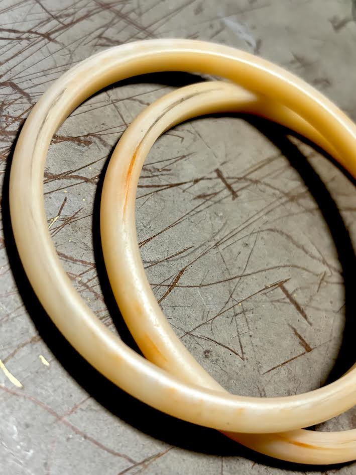 Vintage Peach Marbled Bangles & Clip-On Earring Set